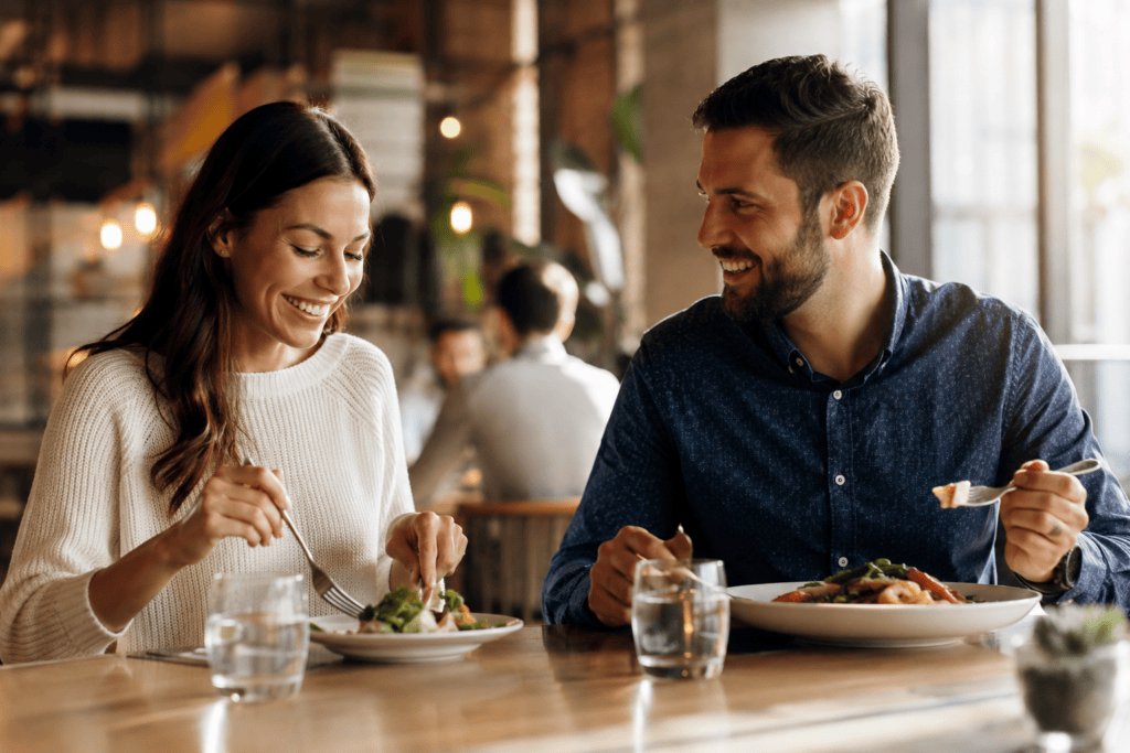 Salido iPad Restaurant POS With Dual Pricing from iSmart Payments with couple eating at dining table